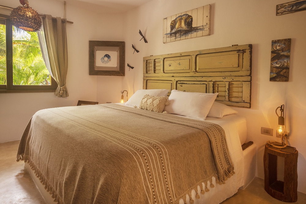 Deluxe Room - Photo 12