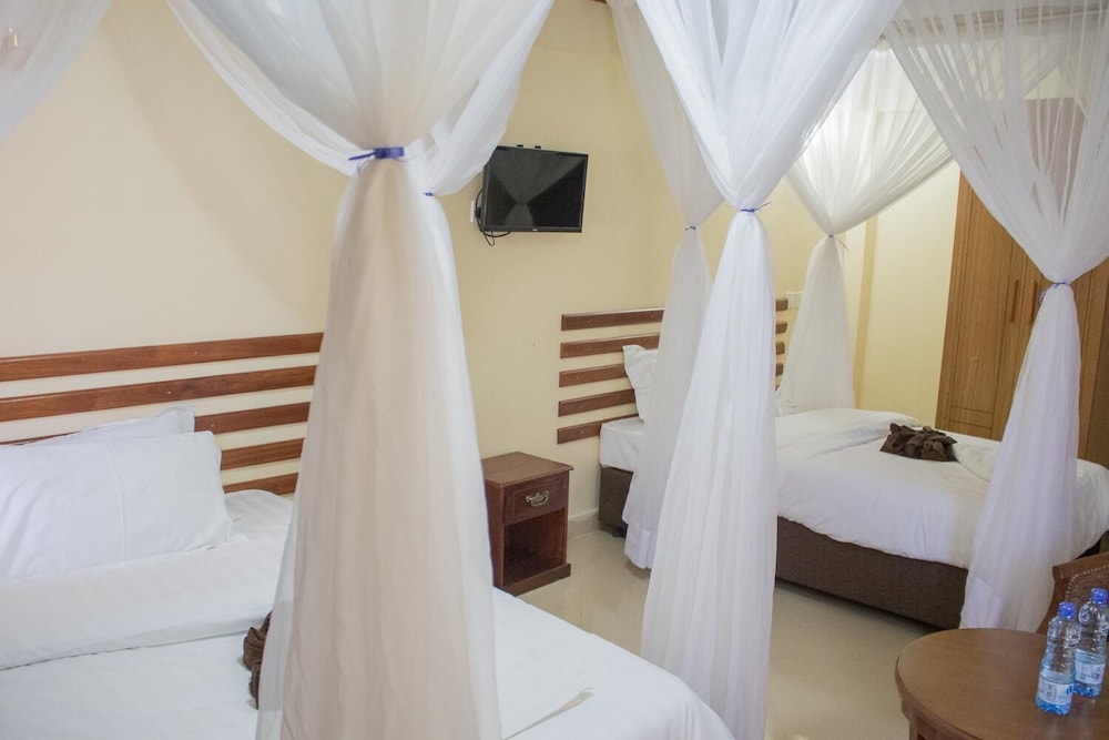 Standard Twin Room - Photo 1