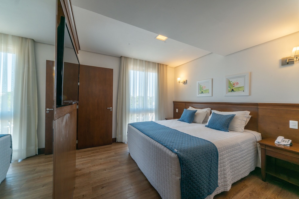 Traditional Suite, Jetted Tub