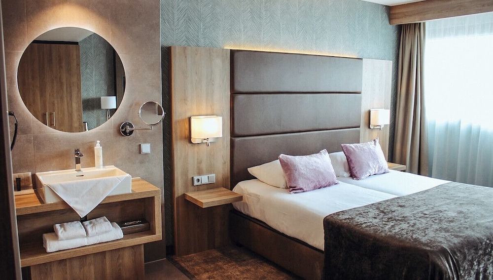 Comfort Double Room, 2 Twin Beds, Non Smoking (walk-in shower) photo 2