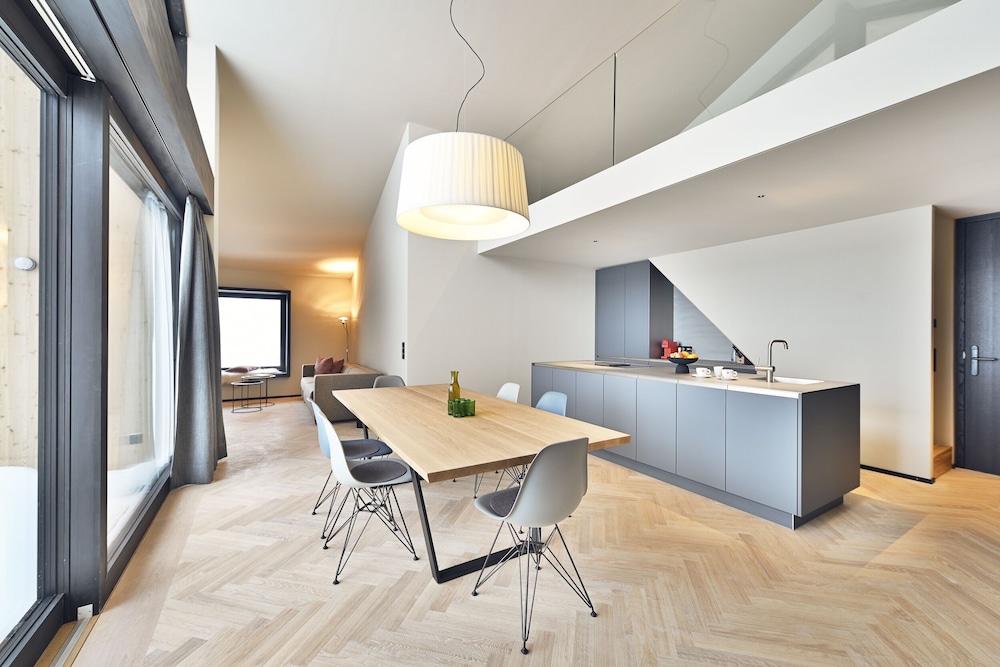 Deluxe Apartment (Vancouver)