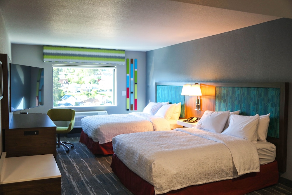 Room, 2 Queen Beds, Accessible (Roll in Shower) - Photo 1