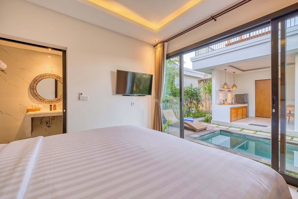 Superior Villa, 2 Bedrooms, Pool View photo 3