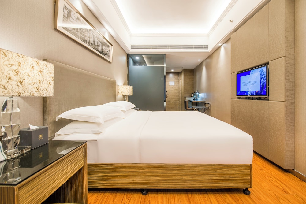 Superior Room, 1 King Bed photo 3