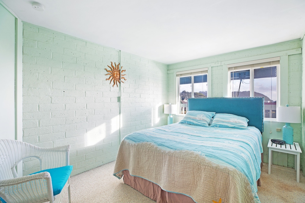 Standard Condo, 2 Bedrooms, Kitchen photo 3