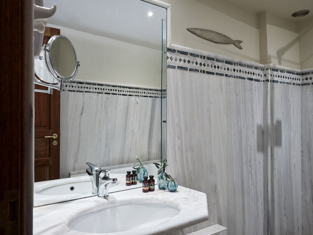Suite, 1 Bedroom - Photo 2
