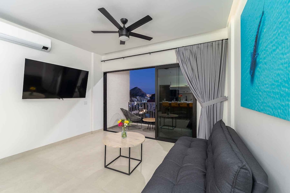 Apartment, 1 King Bed, City View