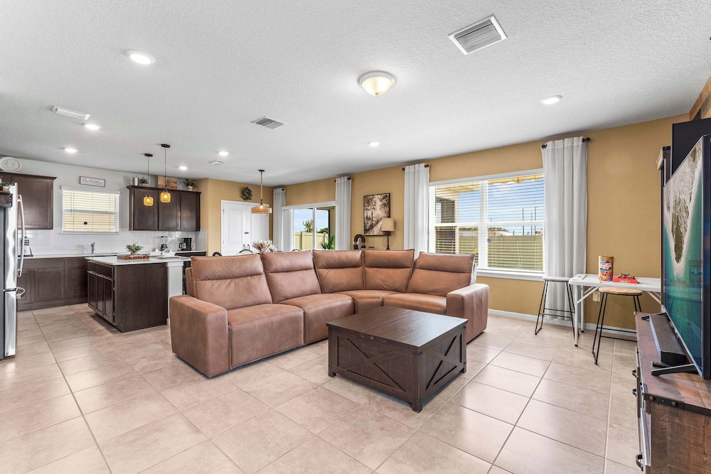 House, Multiple Beds, Patio, Garden View (Happy Daze)