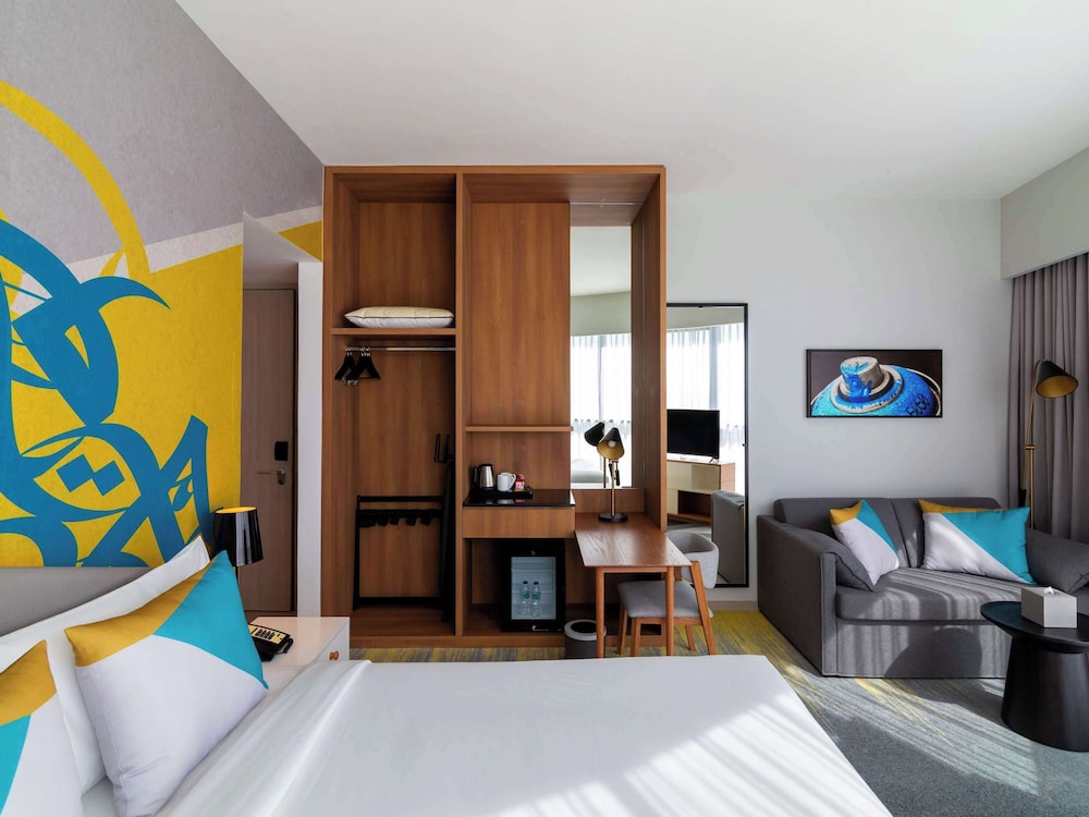Standard Room, 1 King Bed photo 3