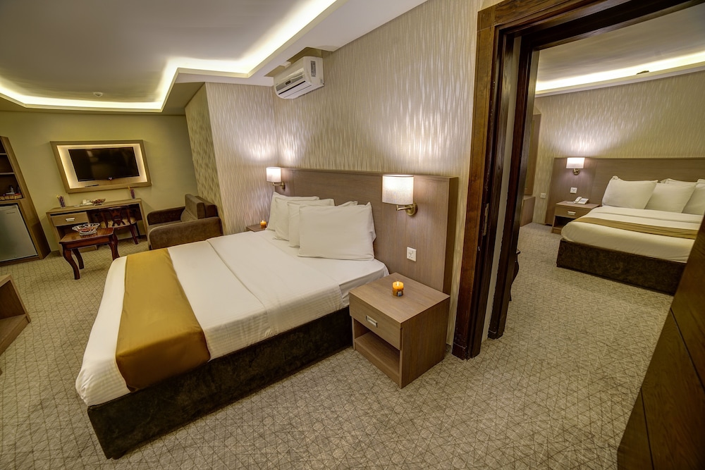 Deluxe Suite
