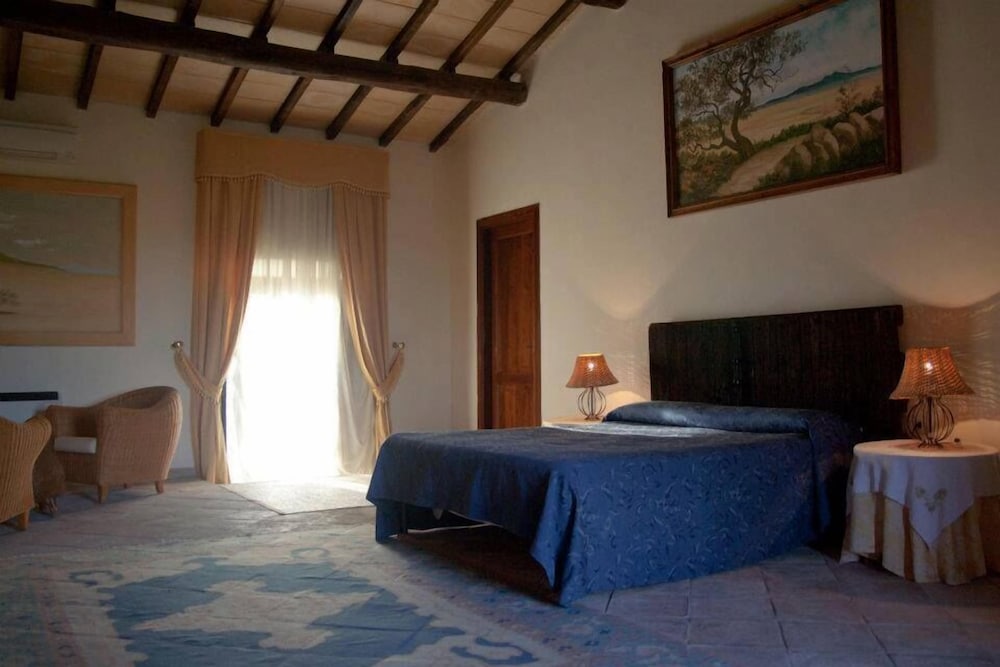 Superior Suite - Photo 6