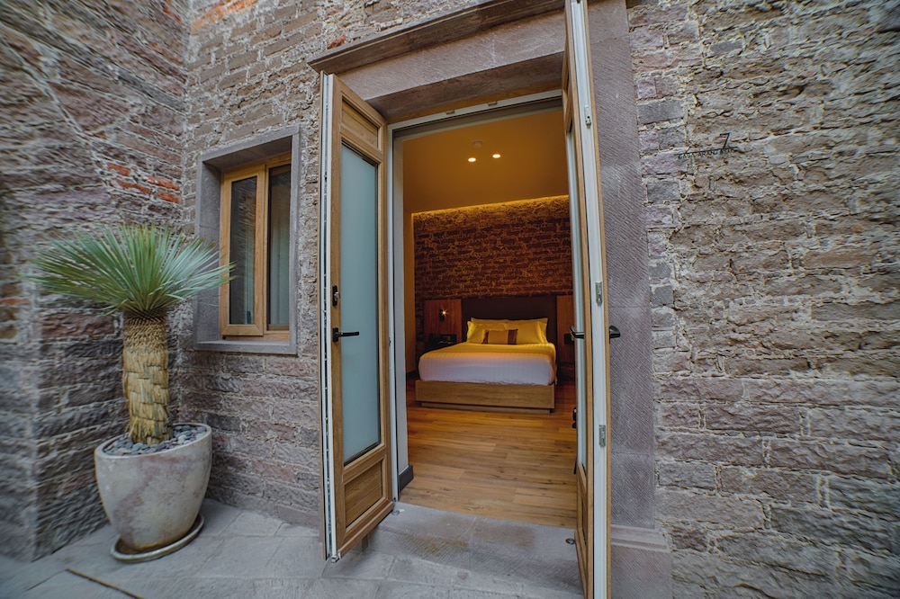 Superior Double or Twin Room, Courtyard View photo 2