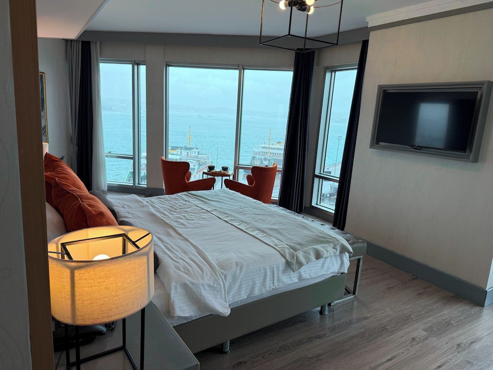 Queen Suite Sea View Room photo 2