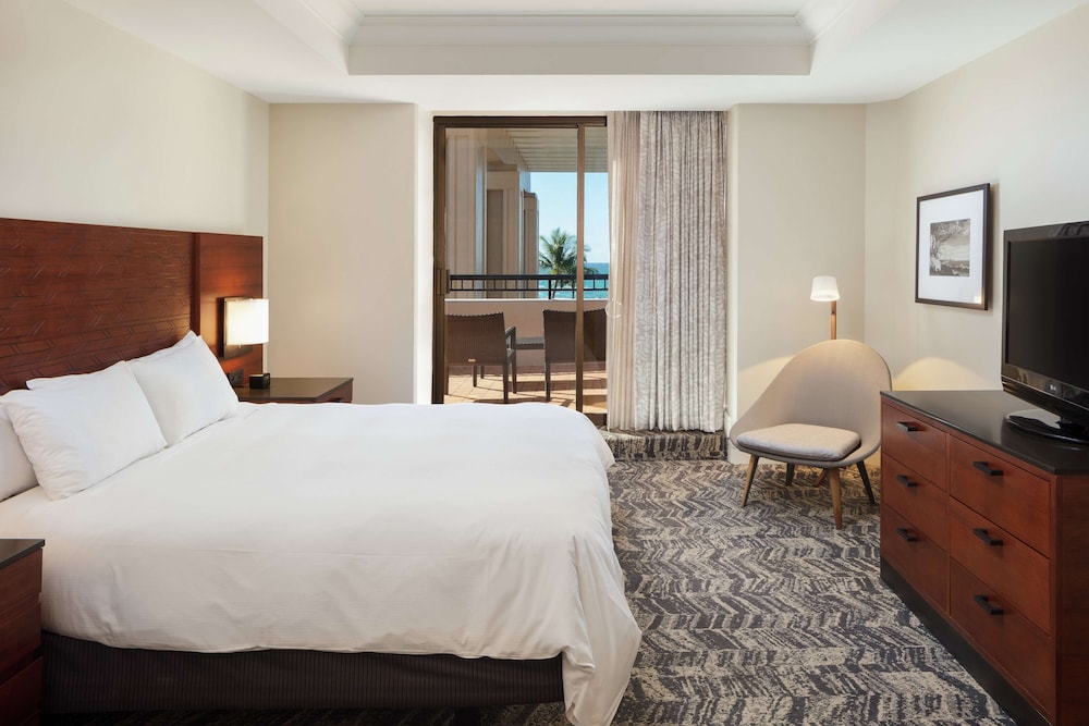 Royal Suite, 1 King Bed, Ocean View (Accessible Tub, Hearing) thumbnail 5