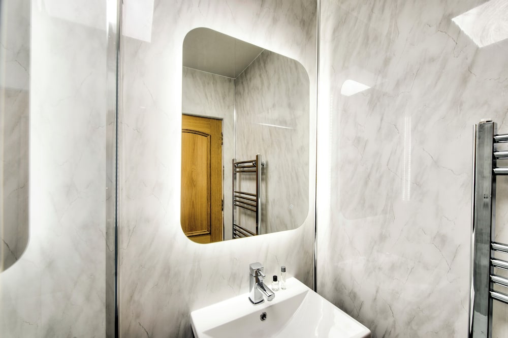 Standard Twin Room - Photo 9