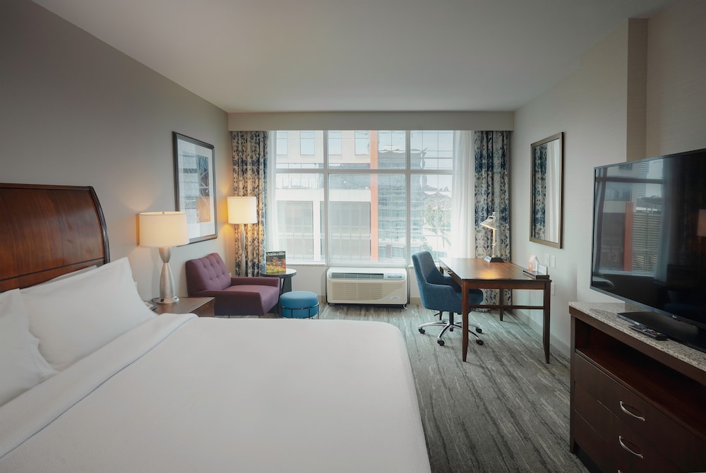 Room, 1 King Bed, Accessible, Bathtub