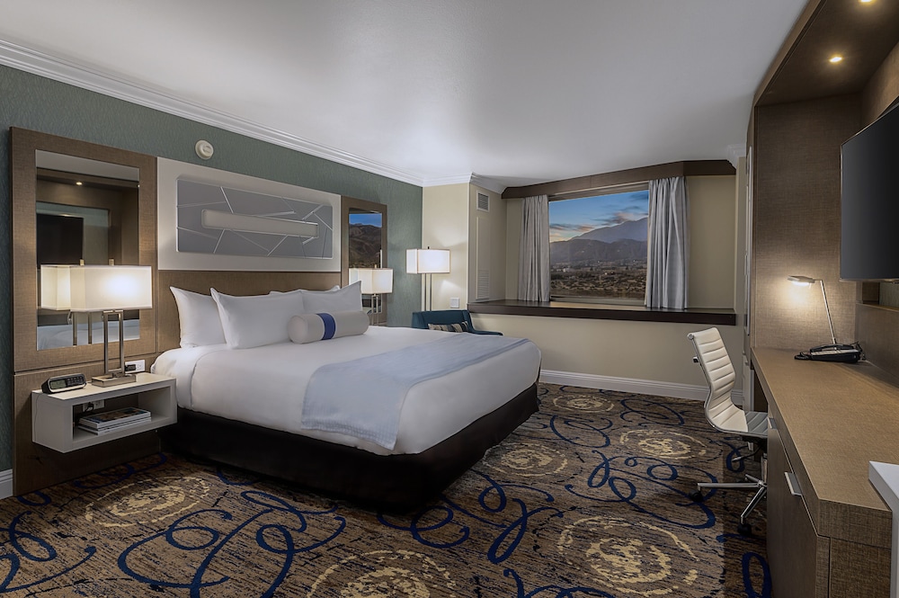 Standard Room, 1 King Bed photo 2