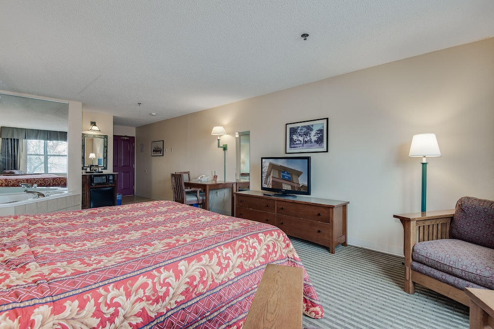 Standard Suite, Kitchen (1 Queen bed & 2 Double beds) photo 2