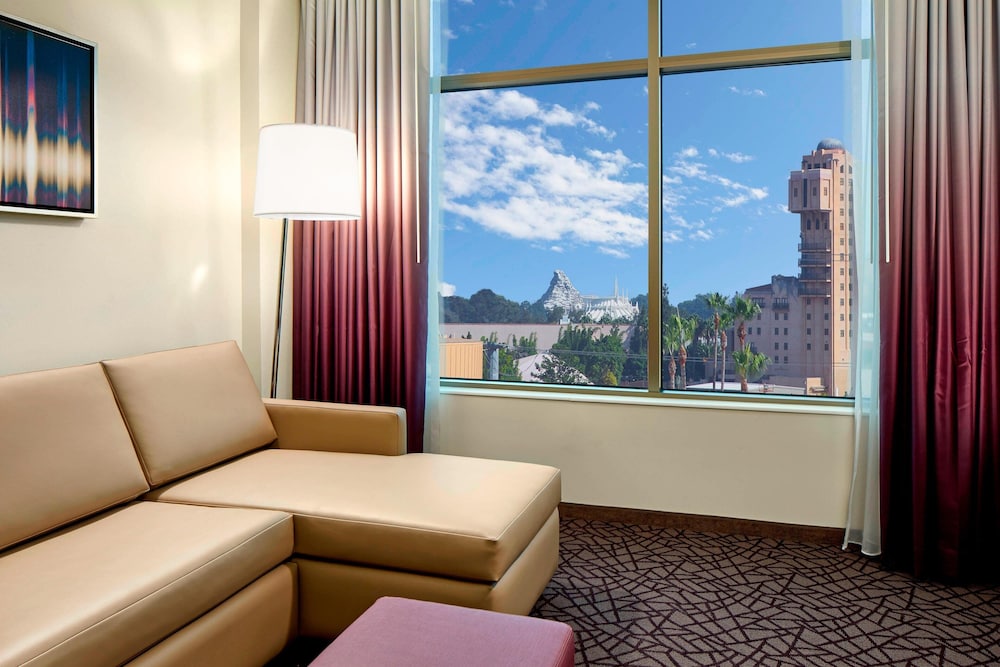 Suite, 1 Bedroom, Park View - Photo 3