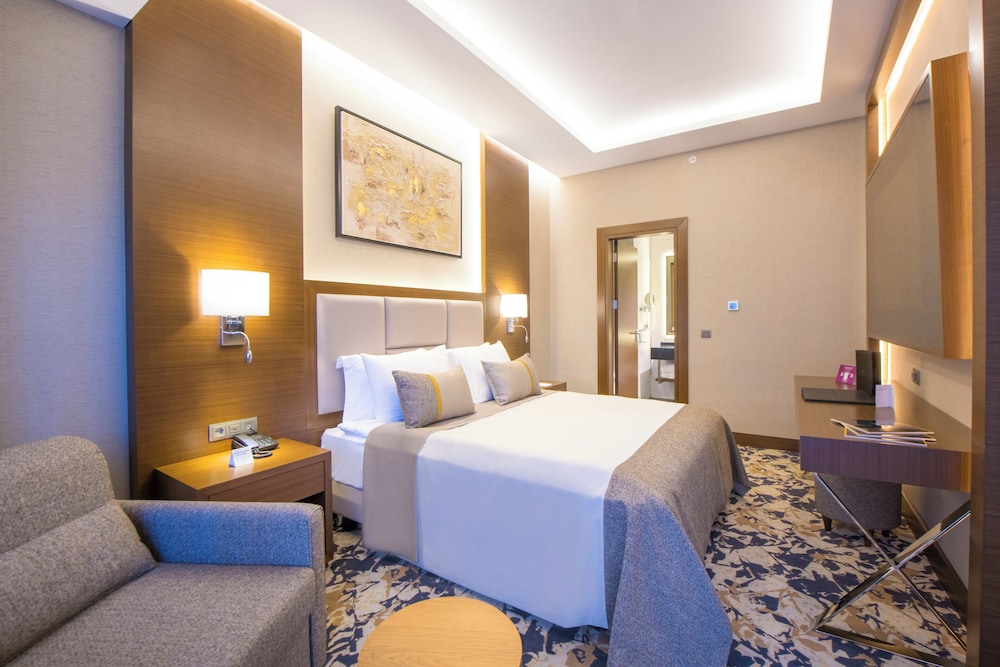 Junior Suite, 1 King Bed with Sofa bed, Balcony