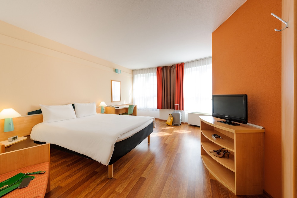 Standard Room photo 2