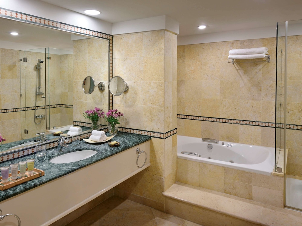 Superior Twin Room, 2 Twin Beds, Sea View - Photo 6