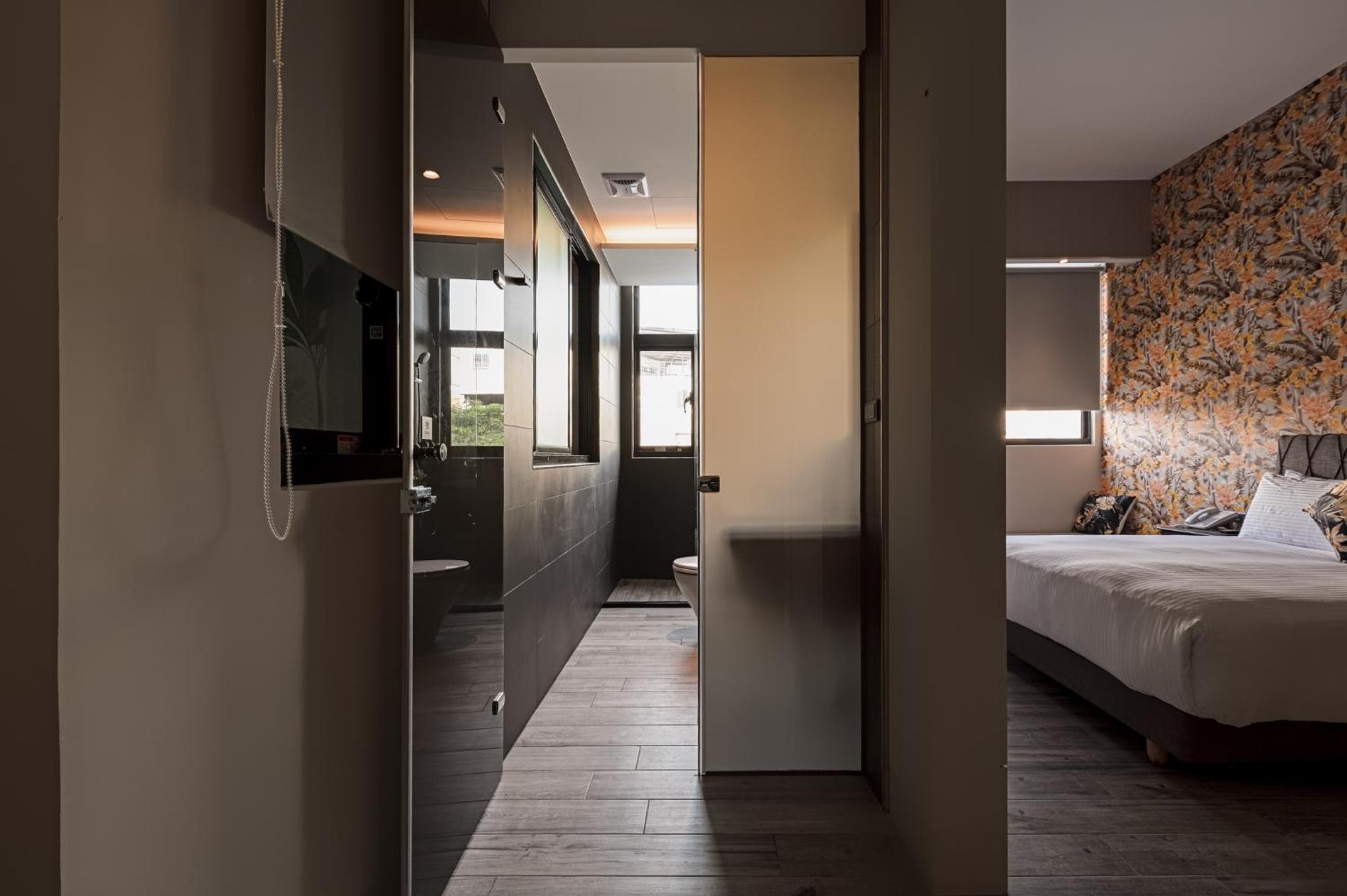 Double Room with Balcony - Photo 2