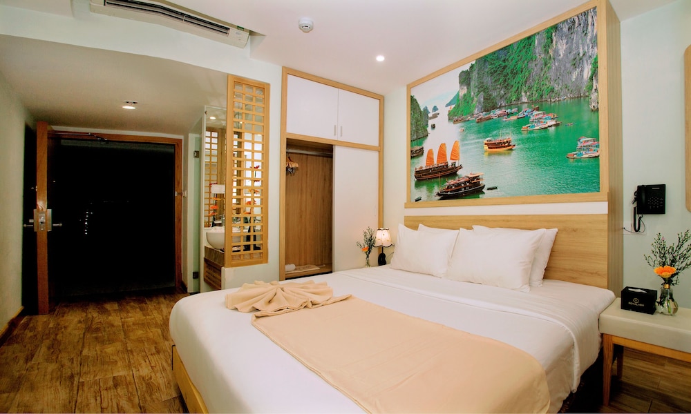 Premier Double or Twin Room, Partial Ocean View photo 2