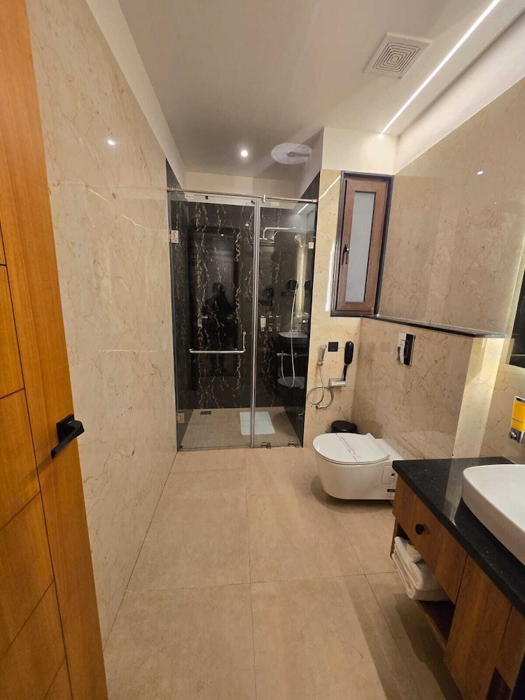 Executive Room - Photo 10