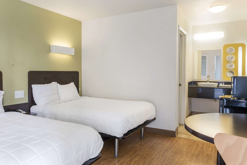 Room, 2 Double Beds, Smoking photo 1