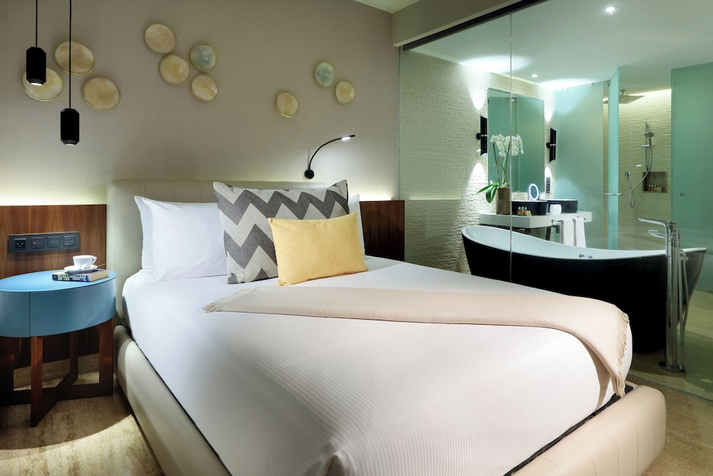 Junior Suite Pool Access