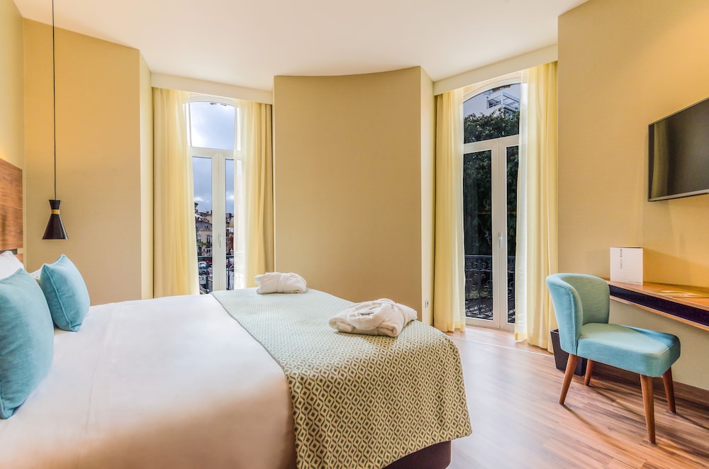 Premium Double or Twin Room (Corner)