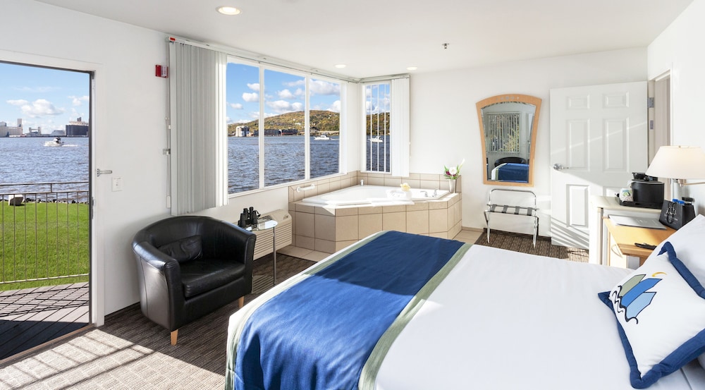 Junior Suite, 1 King Bed, Bay View