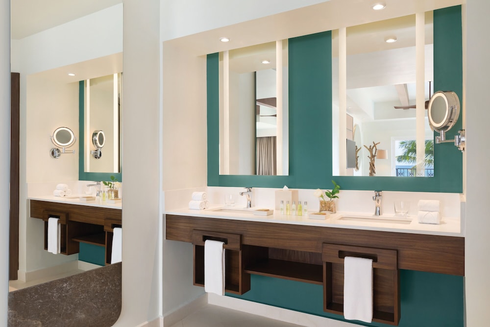 One-bedroom Suite Oceanfront - 1 King Bed