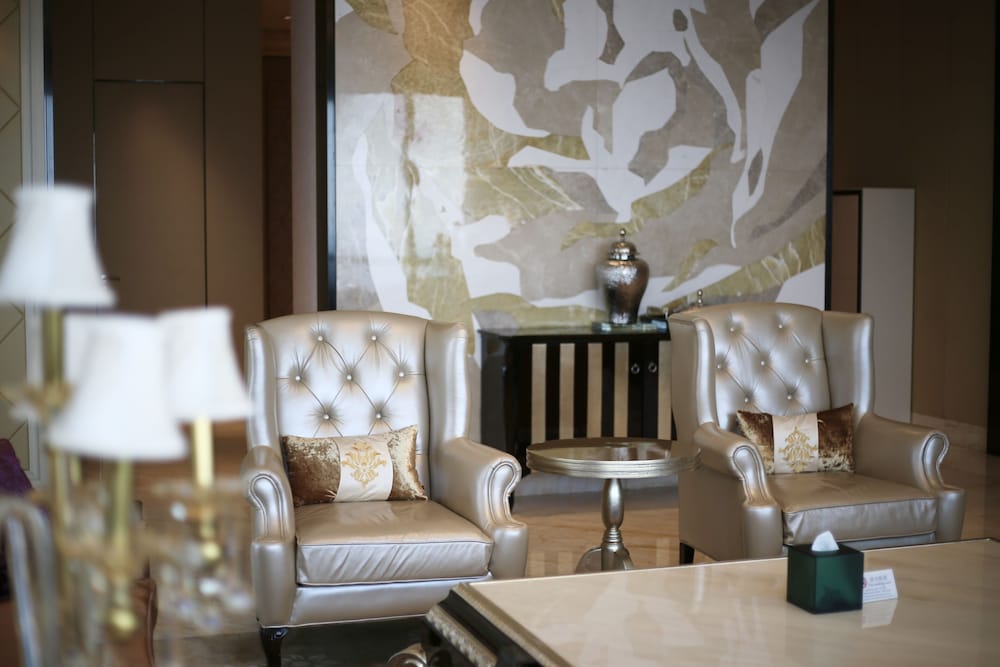 Presidential Suite thumbnail 5