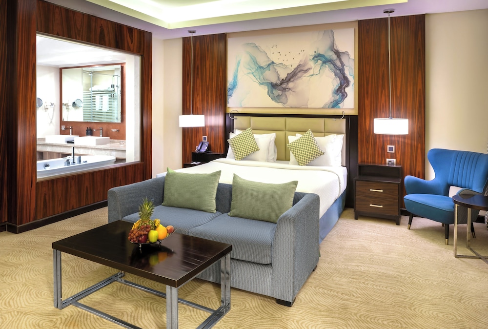 Grand Room, 1 King Bed, City View (Deluxe) - Photo 1