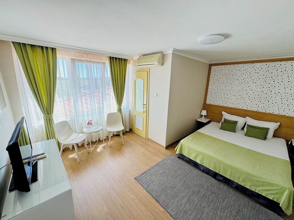 Standard Double or Twin Room photo 2