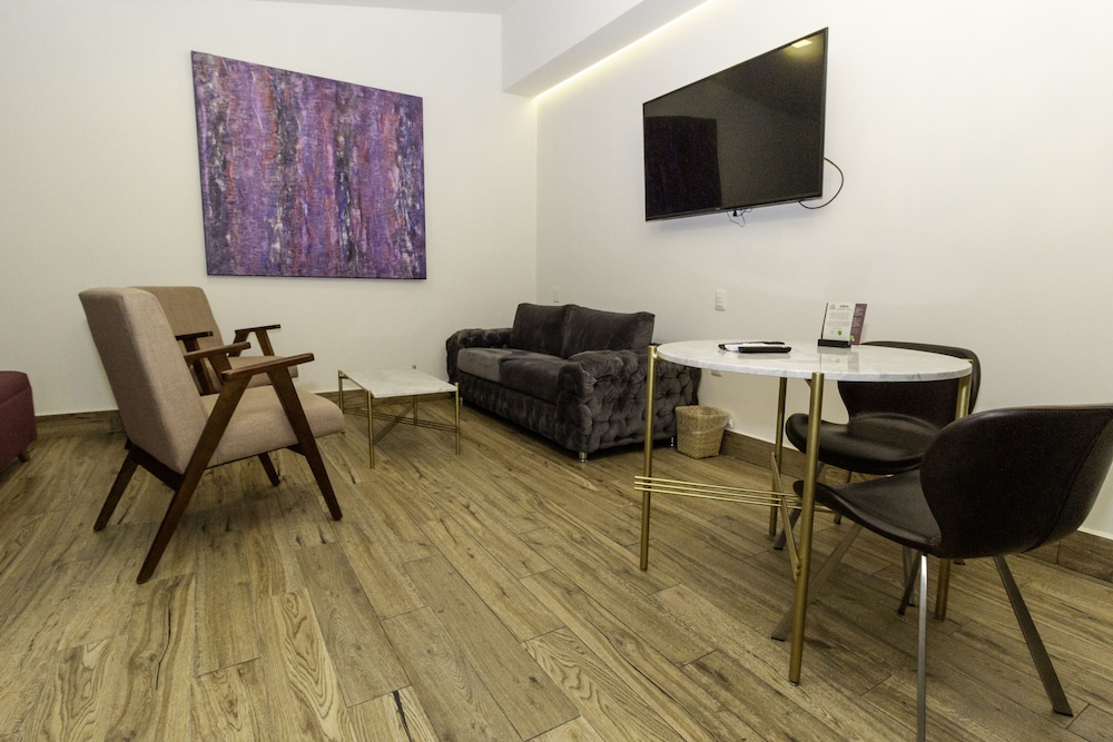 Family Suite, 2 Double Beds - Photo 6