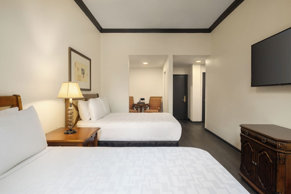 Suite, 2 Bedrooms photo 2
