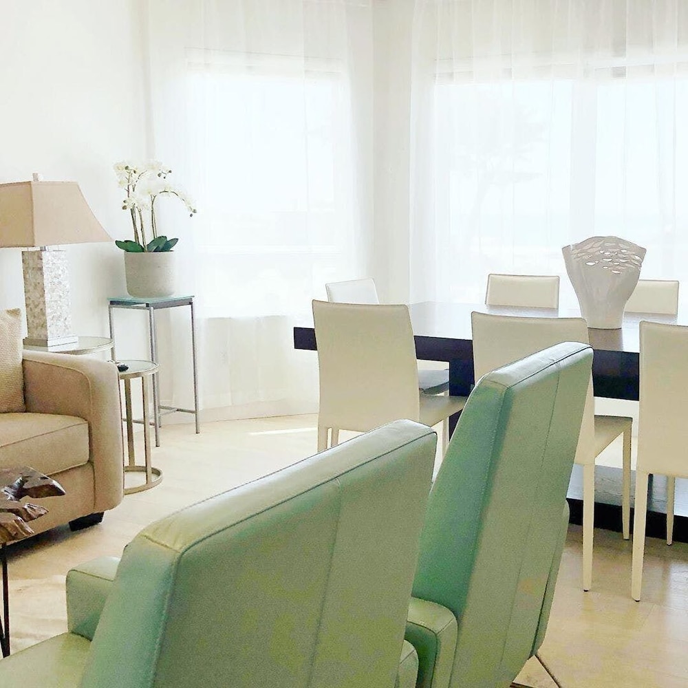 Executive Suite (Non-Pet-Friendly)