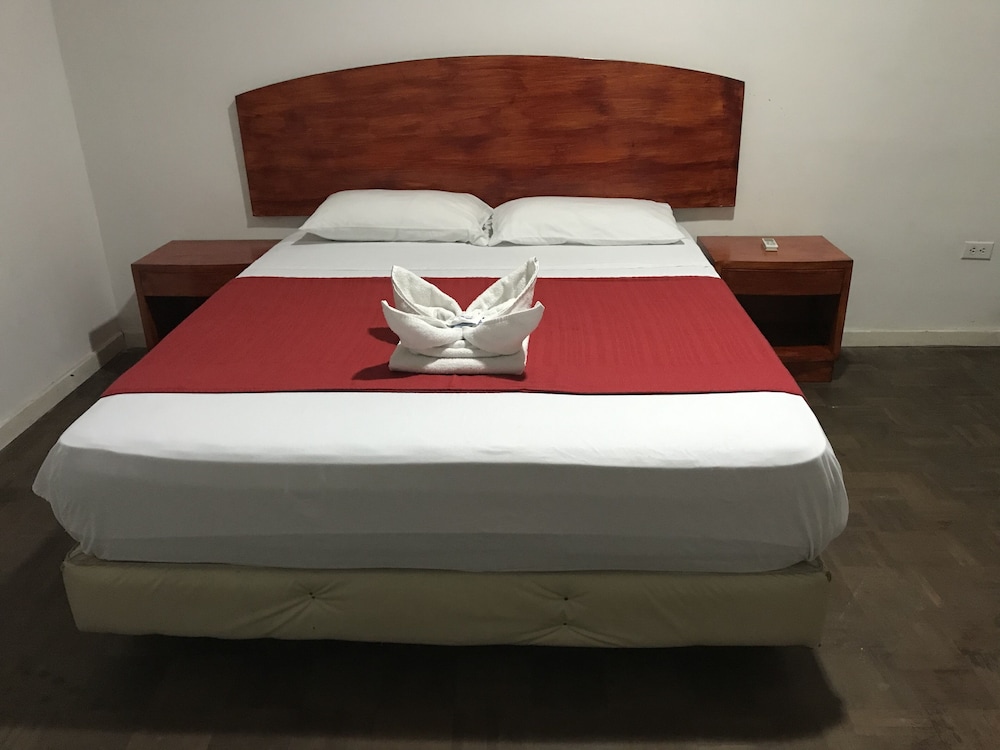 Business Suite, 2 Bedrooms, Kitchenette, Tower photo 1