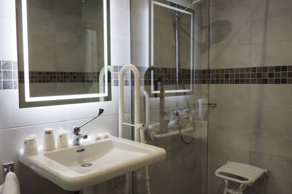 Superior Triple Room - Photo 11