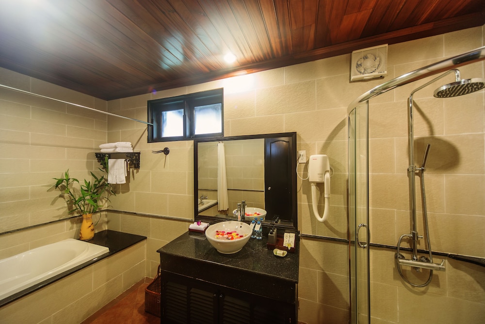 Grand Deluxe, River View - Photo 8