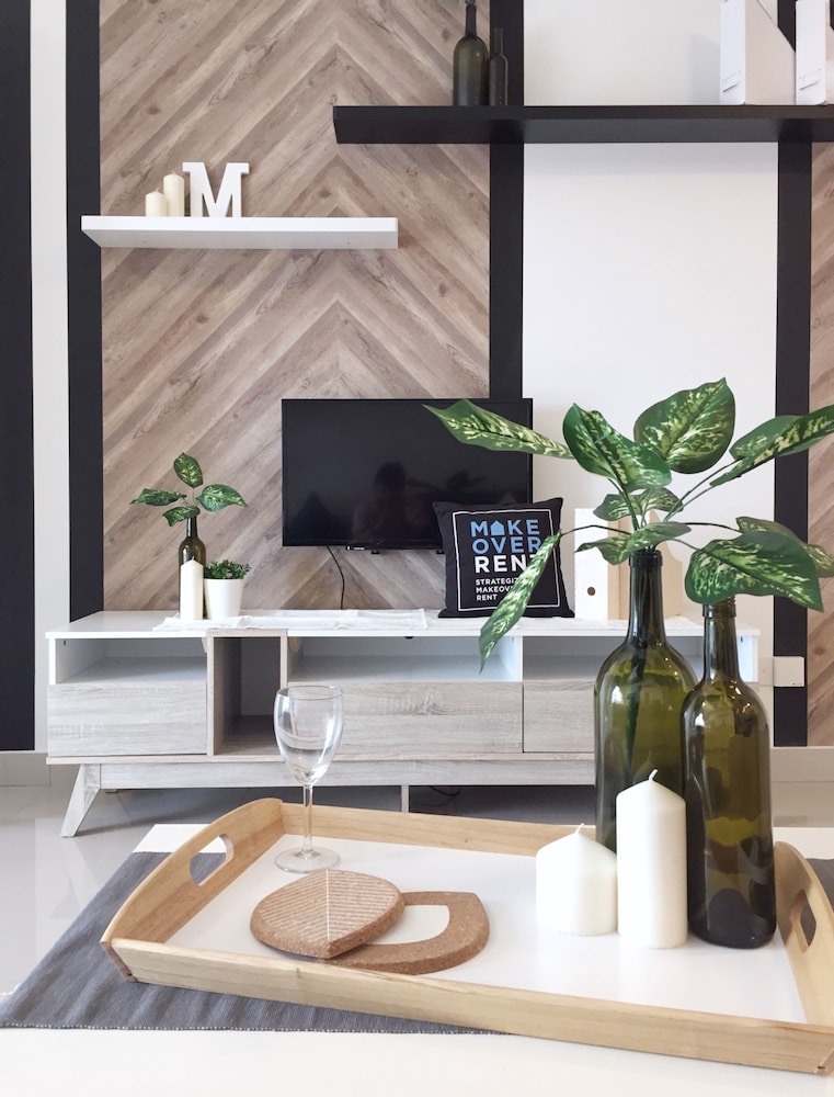 Studio (Condominium) photo 2