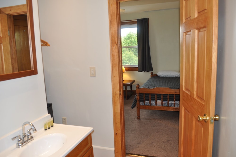 Standard Double Room, 1 Bedroom, Private Bathroom, Mountain View photo 3