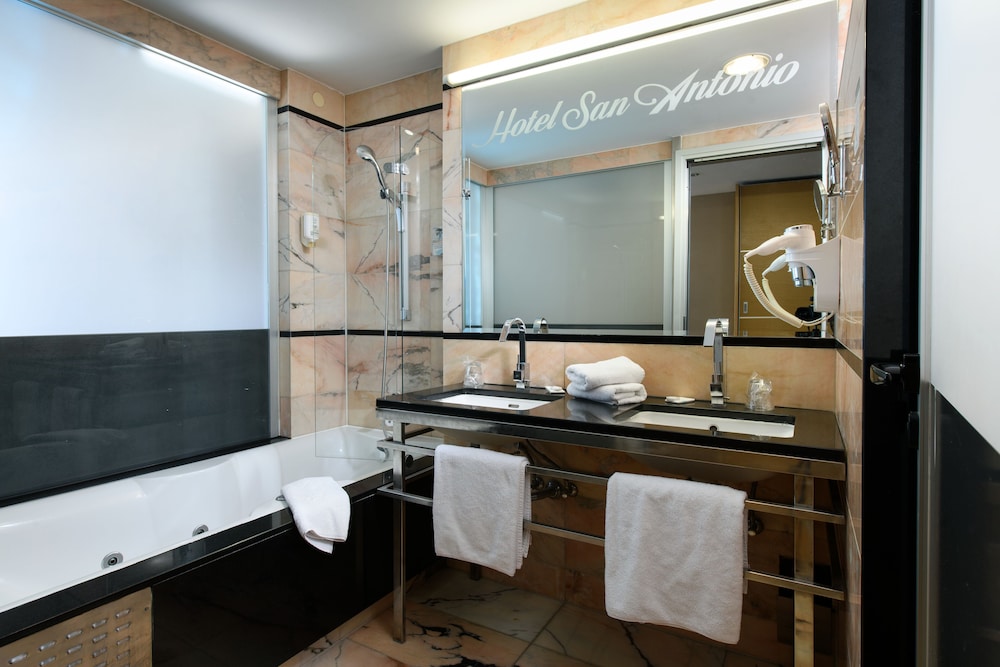 Deluxe Triple Room, Balcony, Sea View - Photo 7