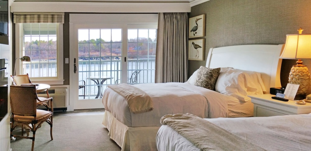 Harborview Double (Riverview, Balcony)