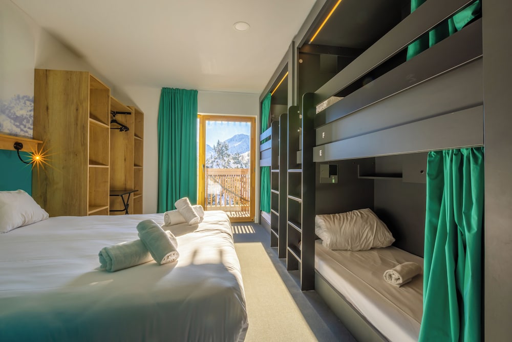 room for 6 persons with private bathroom photo 3
