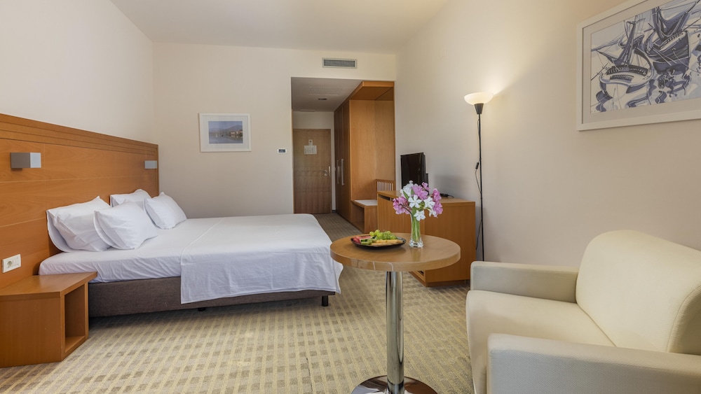 Premium Double Room, Balcony, Sea View - Photo 2