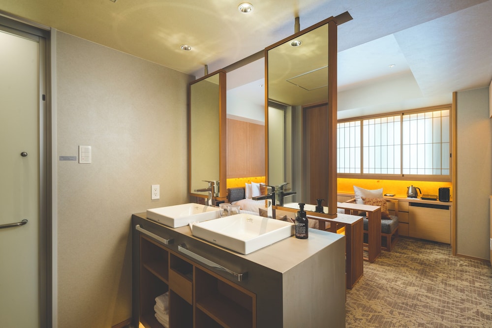 Superior Twin Room, Non Smoking, Bathtub - Photo 2